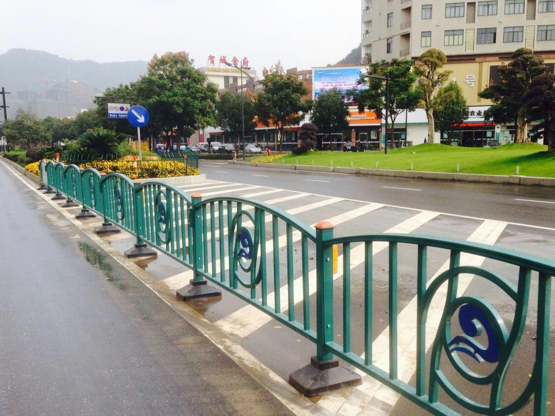 常德人行道栏杆的高度一般是多少(图1) 常德人行道栏杆的高度一般是多少(图1)