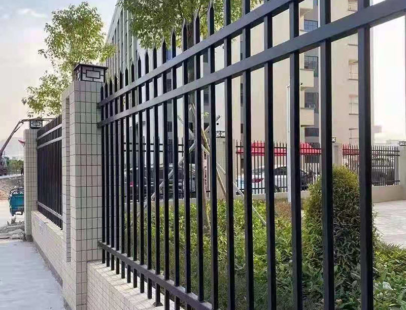黑色小区围墙蝴蝶视频app污版下载(图1)