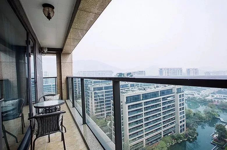 阳台蝴蝶视频app污版下载如何选，美观或安全？