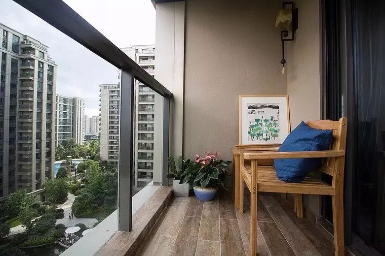 阳台蝴蝶视频app污版下载如何选，美观或安全？